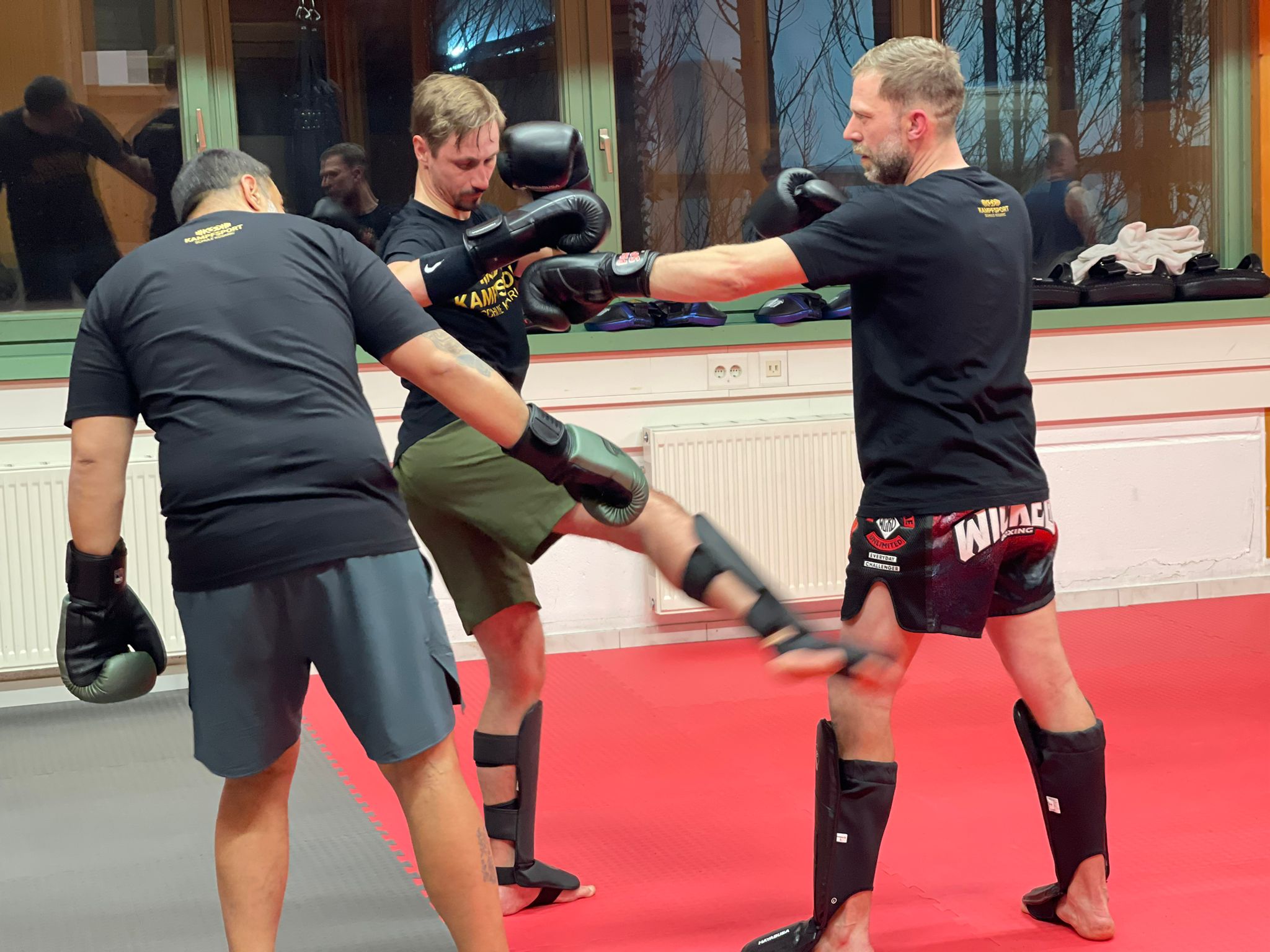 Gemeinsames Thaiboxen-Training im TRIBE Gym Starnberg